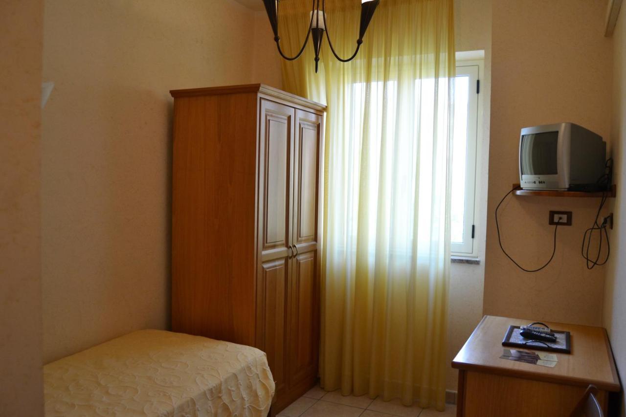 Hotel Ristorante L'Avvenire Gizzeria Bilik gambar