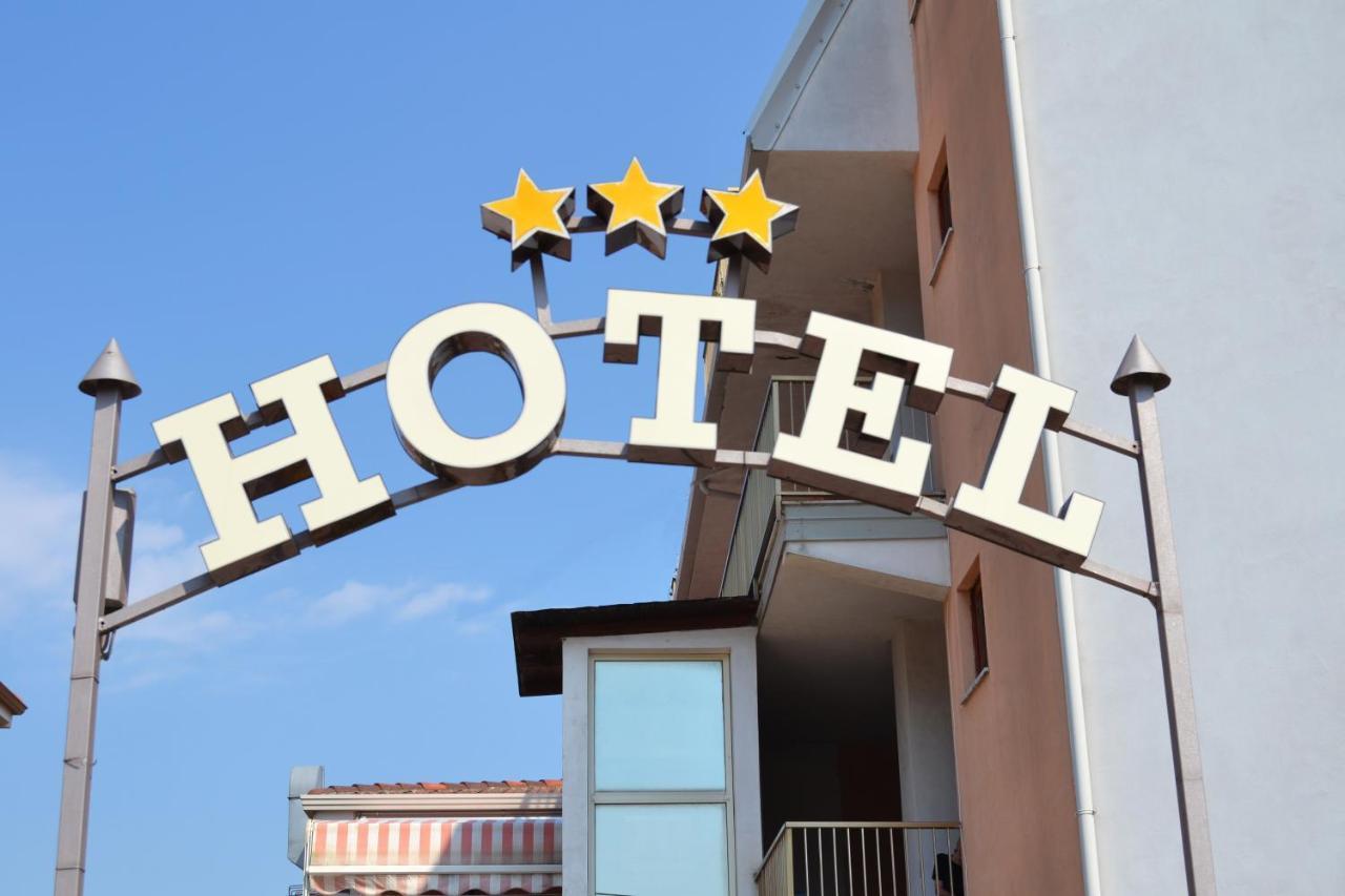 Hotel Ristorante L'Avvenire Gizzeria Luaran gambar