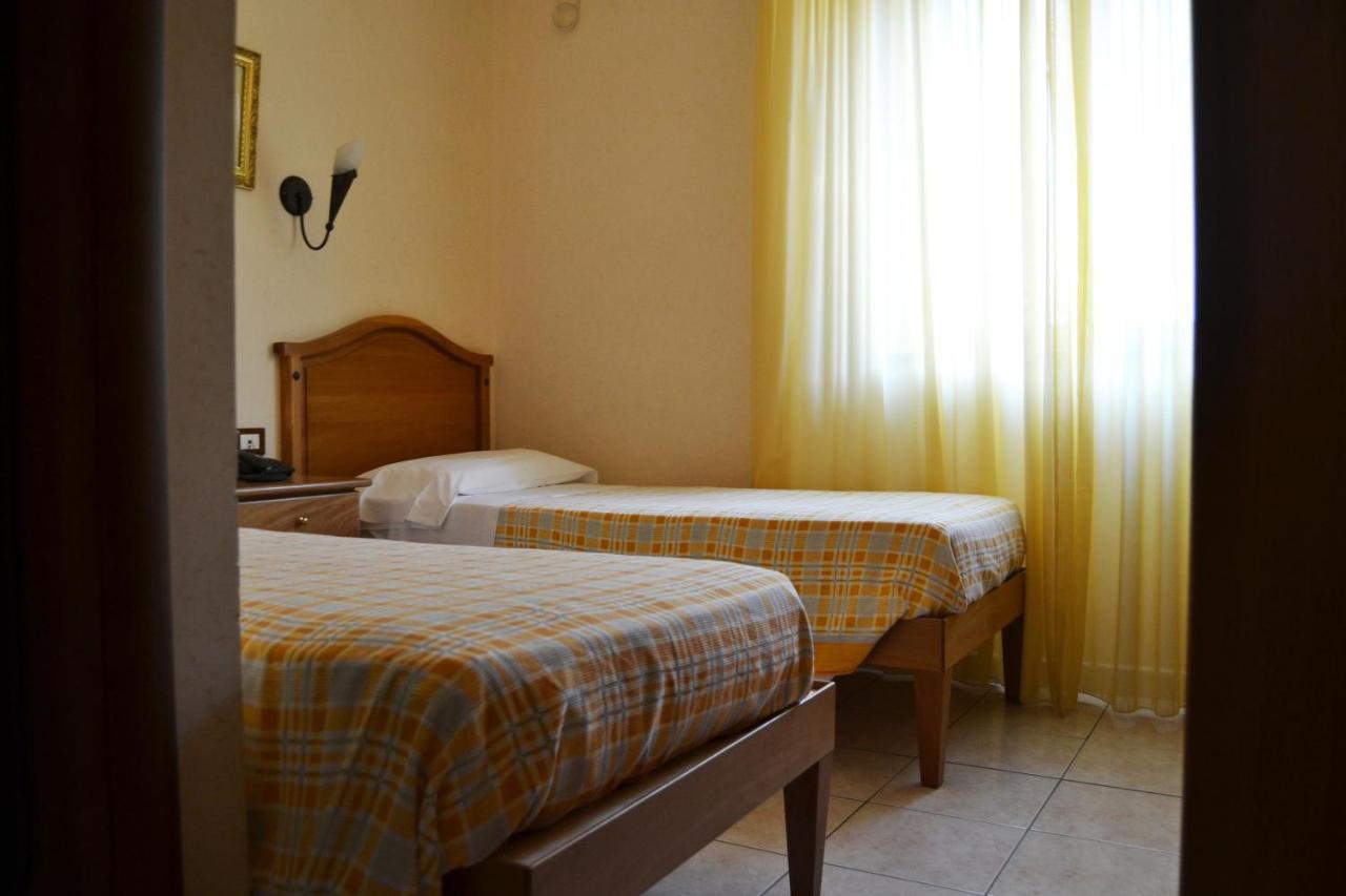 Hotel Ristorante L'Avvenire Gizzeria Bilik gambar