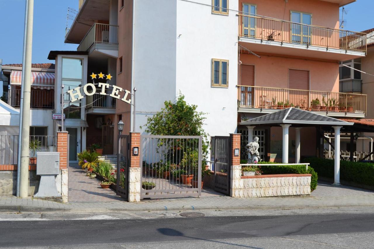 Hotel Ristorante L'Avvenire Gizzeria Luaran gambar