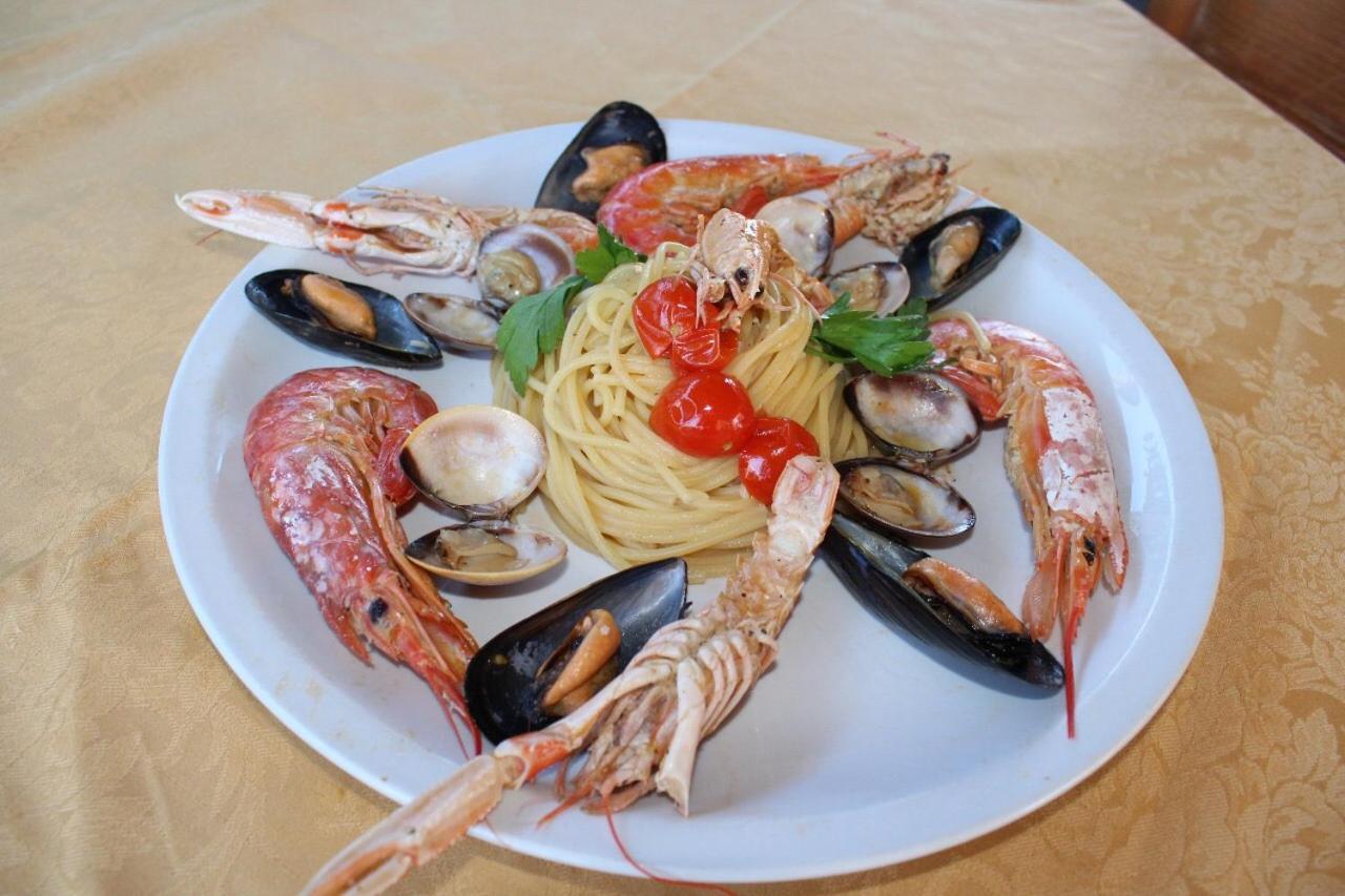 Hotel Ristorante L'Avvenire Gizzeria Luaran gambar