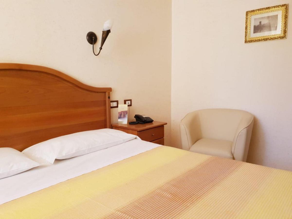 Hotel Ristorante L'Avvenire Gizzeria Luaran gambar